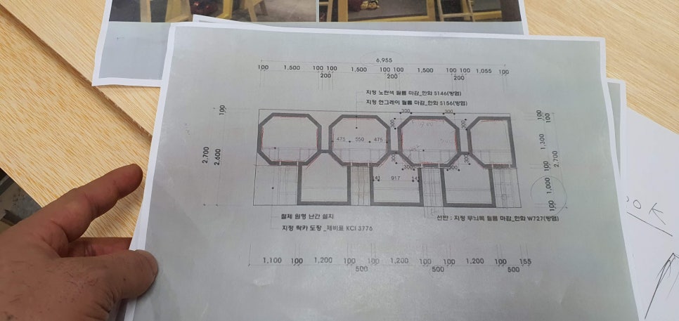 만화카페 목공｜육각형 휴식 공간과 내부 선반 제작 목공 현장